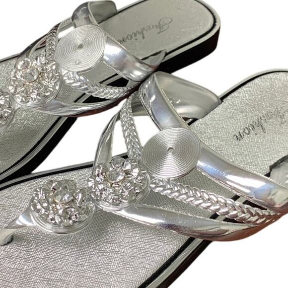 Fashion Womens 7.5 Silver Rhinestone Thong Flat Flip Flop Slip On Sandal Shoes - Picture 3 of 4
